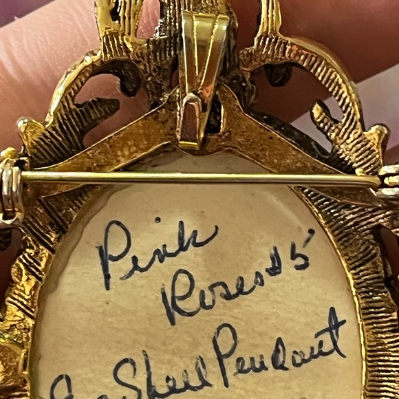 Vintage 1970 Signed Egg Shell With Transfer-ware Roses Brooch Pendant - Picture 5 of 8